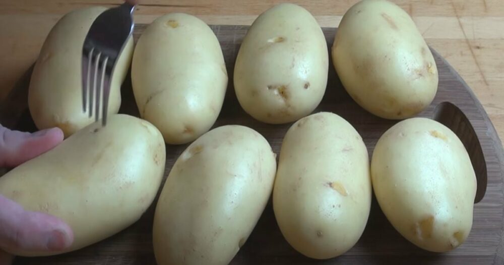 Šéfkuchař se podělil o nejjednodušší způsob, jak připravit “skvělé” pečené brambory